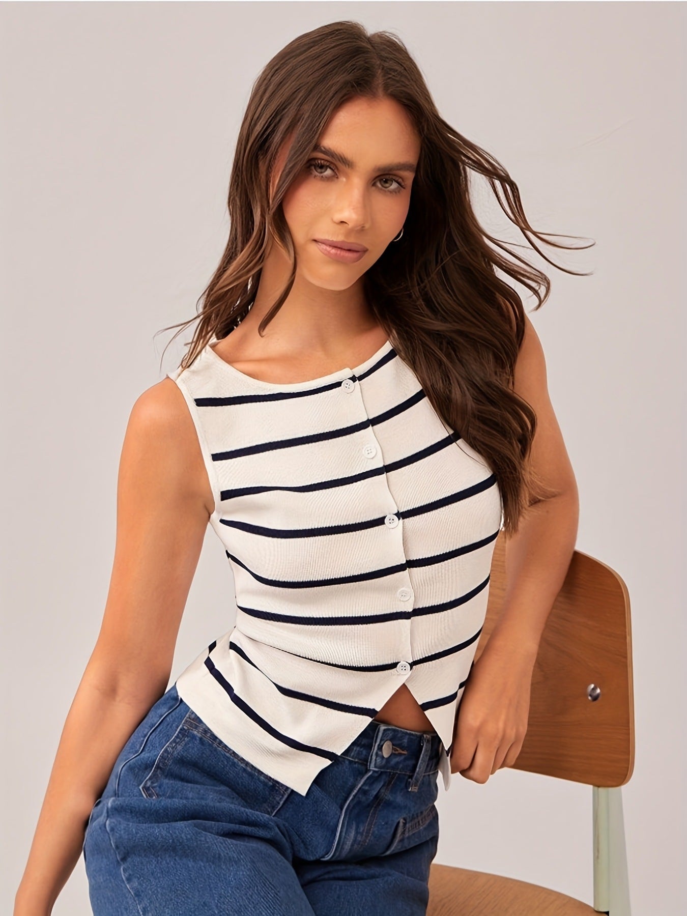 Women's Striped Sleeveless Cropped Sweater Vest, Button-Front Knit Tank Top for Summer Casual Wear