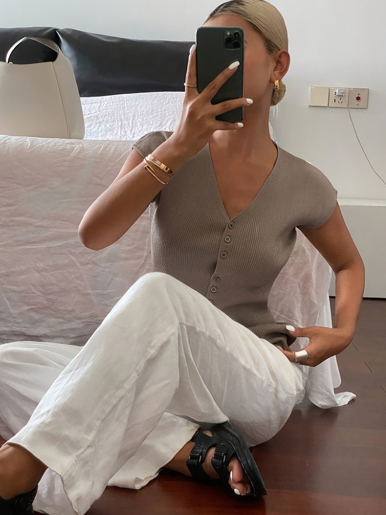 #SF003 Short-Sleeved 12 Gauge Ribbed Rayon V-neck Vest for Women